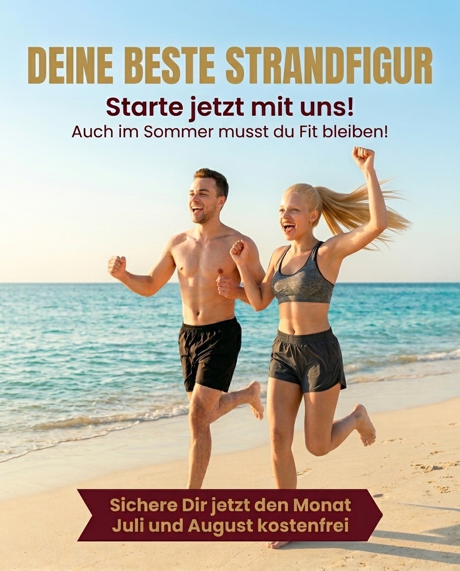 Ein Werbeplakat für Sakura Fitness Spremberg, das ein fites, glückliches Paar zeigt, das barfuß und jubelnd am sonnigen Strand entlang rennt. Der muskulöse Mann und die sportliche Frau haben erhobene Fäuste und lächeln.